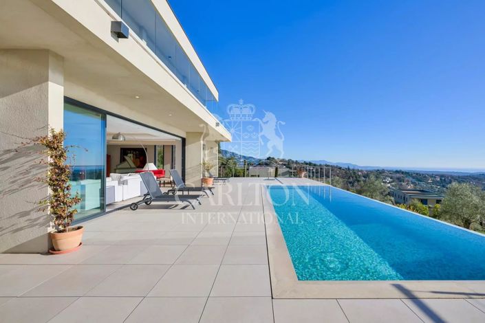 Image No.8-5 Bed House for sale