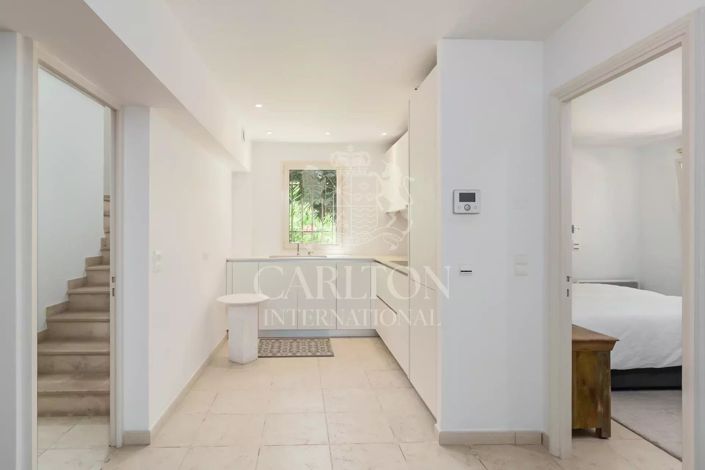 Image No.35-7 Bed House for sale