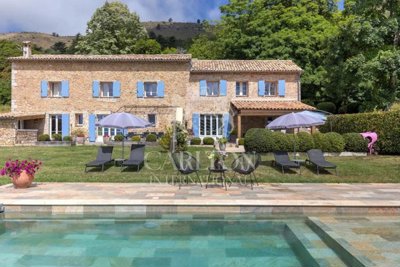 5 Bed House for sale