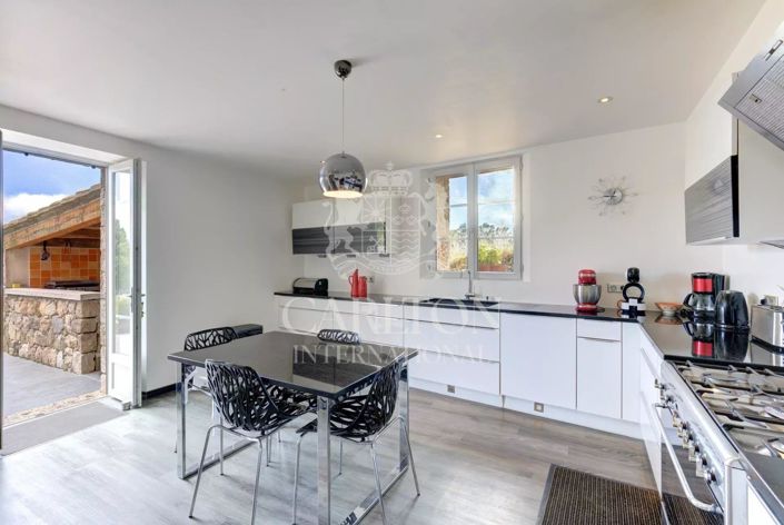 Image No.10-5 Bed House for sale