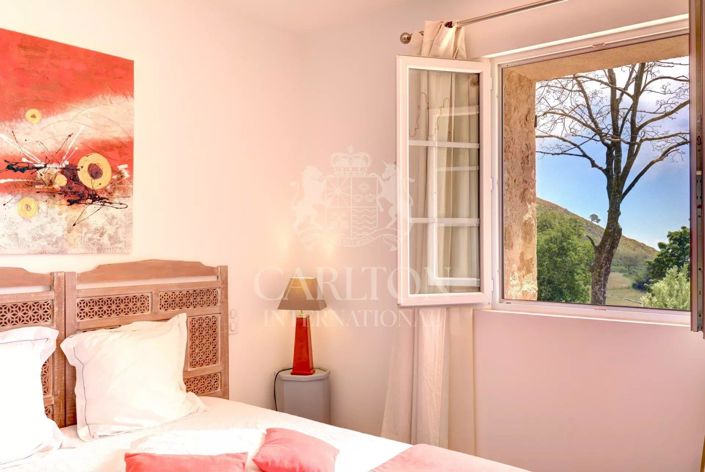 Image No.2-5 Bed House for sale