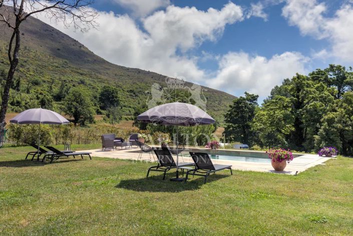 Image No.6-5 Bed House for sale