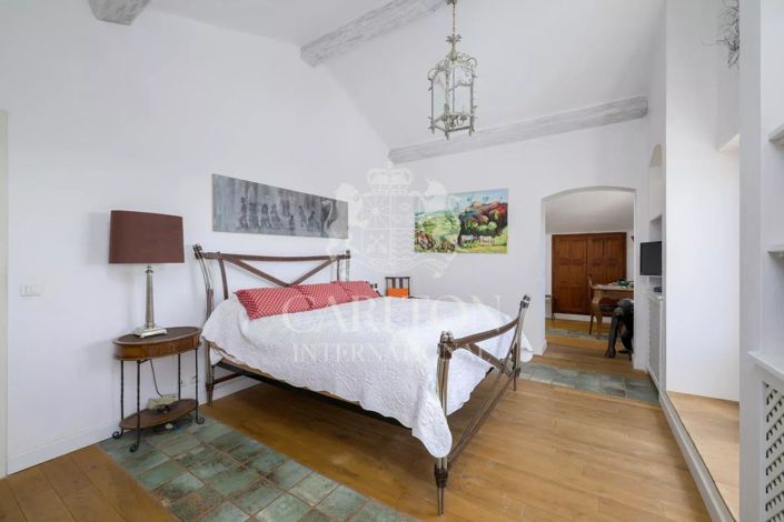 Image No.16-5 Bed House for sale