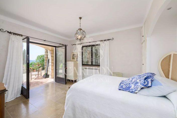 Image No.18-5 Bed House for sale