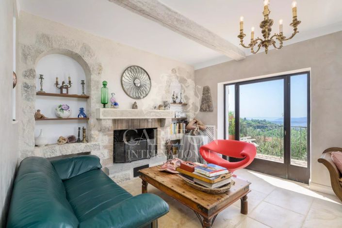 Image No.6-5 Bed House for sale