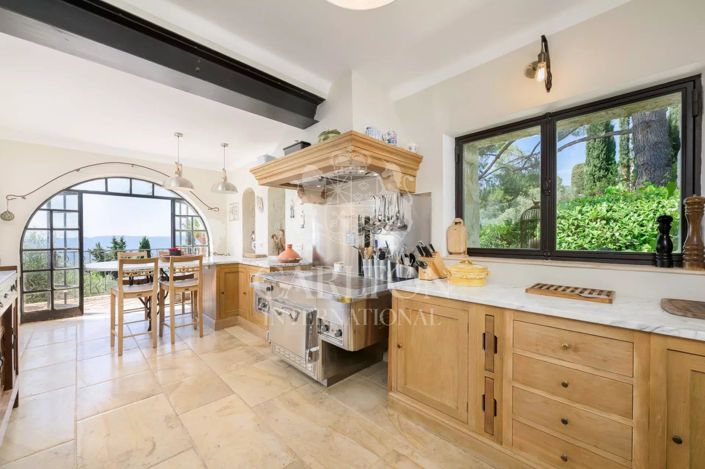 Image No.9-5 Bed House for sale