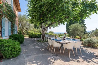 7 Bed House for sale