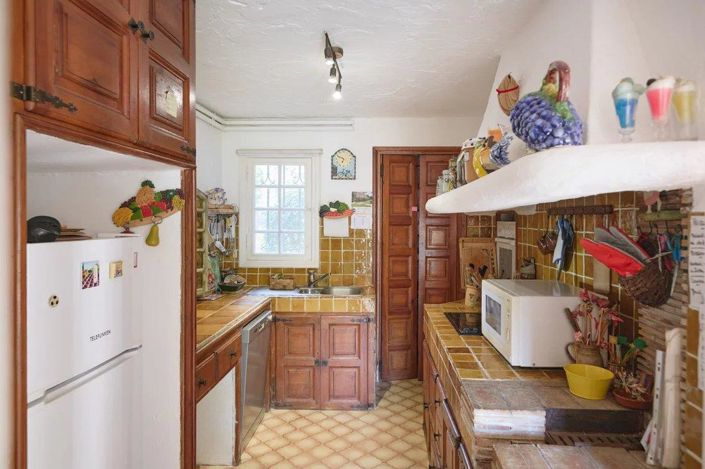 Image No.10-6 Bed House for sale