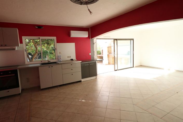 Image No.4-2 Bed House for sale