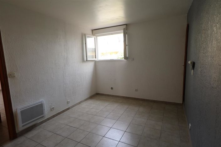 Image No.5-2 Bed House for sale