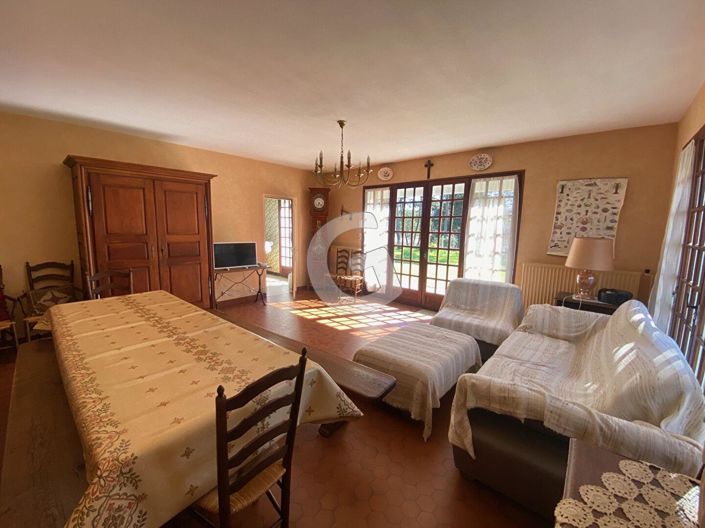 Image No.4-8 Bed House for sale