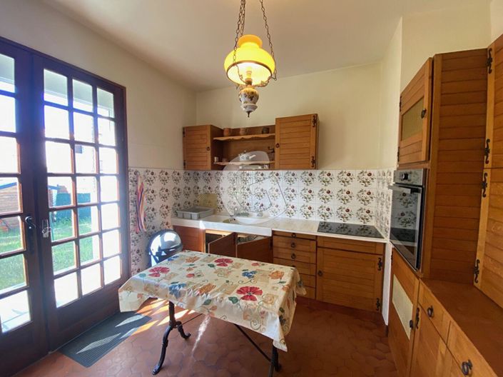 Image No.6-8 Bed House for sale