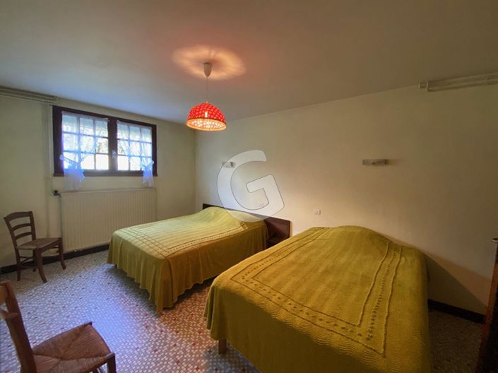 Image No.9-8 Bed House for sale