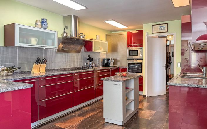 Image No.7-5 Bed Property for sale