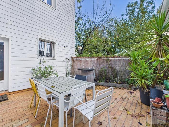 Image No.14-2 Bed Property for sale