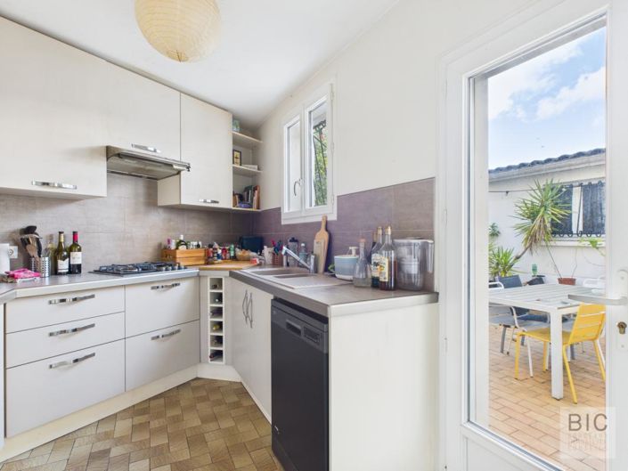 Image No.6-2 Bed Property for sale