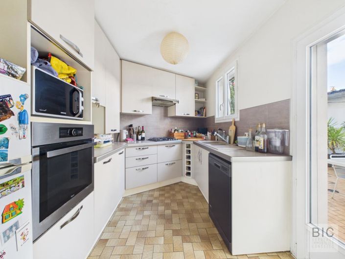 Image No.7-2 Bed Property for sale