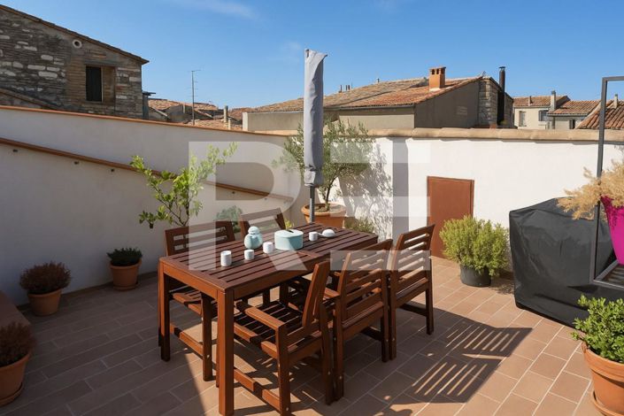 Image No.1-4 Bed Property for sale