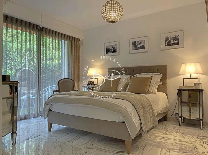 Image No.11-2 Bed Property for sale