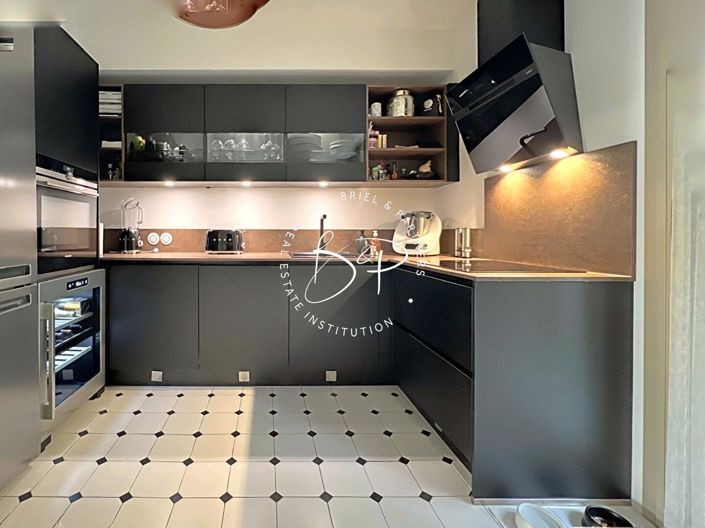 Image No.9-2 Bed Property for sale