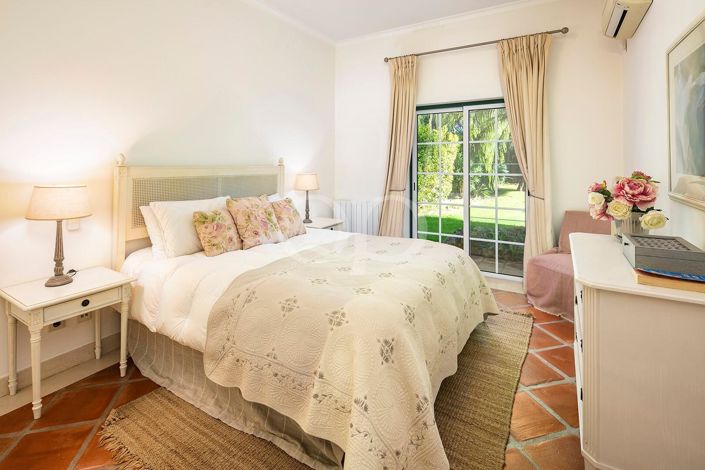 Image No.10-4 Bed House for sale