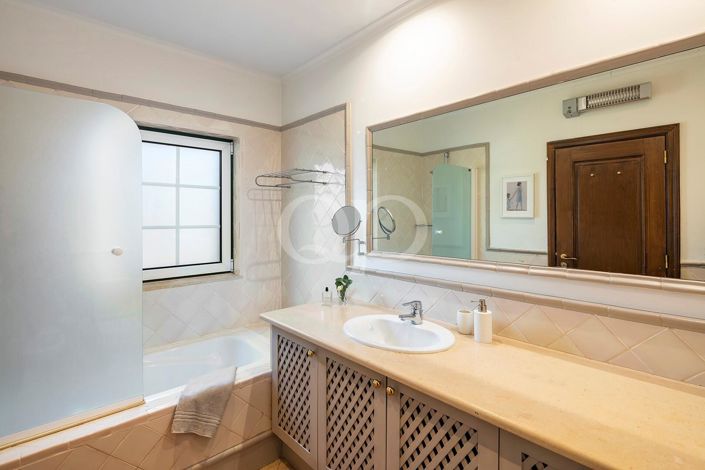 Image No.11-4 Bed House for sale