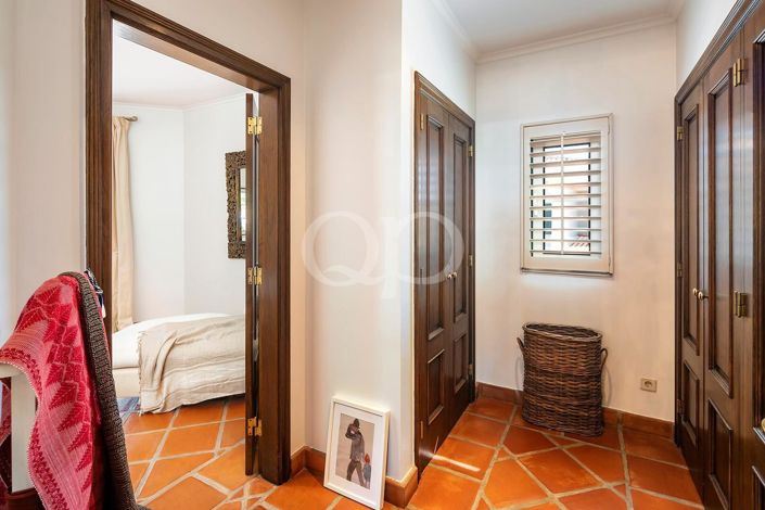 Image No.17-4 Bed House for sale