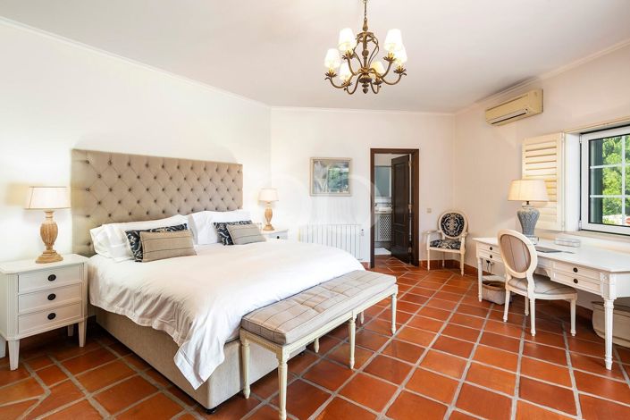 Image No.18-4 Bed House for sale