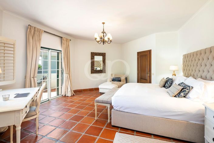 Image No.19-4 Bed House for sale