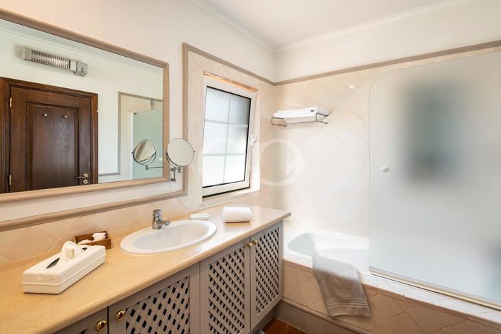 Image No.21-4 Bed House for sale