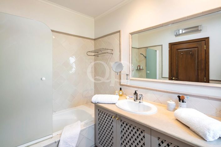 Image No.24-4 Bed House for sale