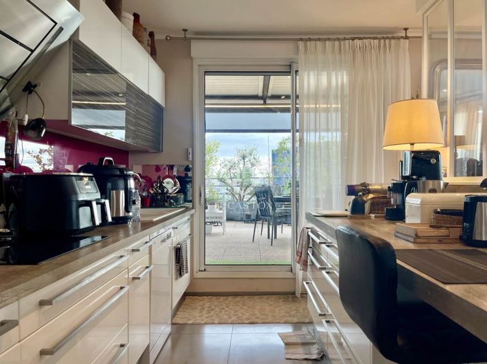 Image No.6-2 Bed Property for sale