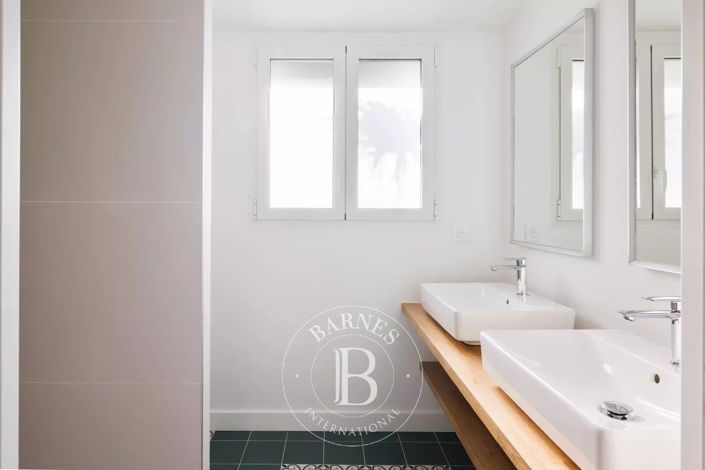 Image No.13-5 Bed House for sale