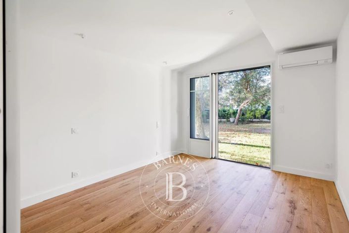 Image No.14-5 Bed House for sale