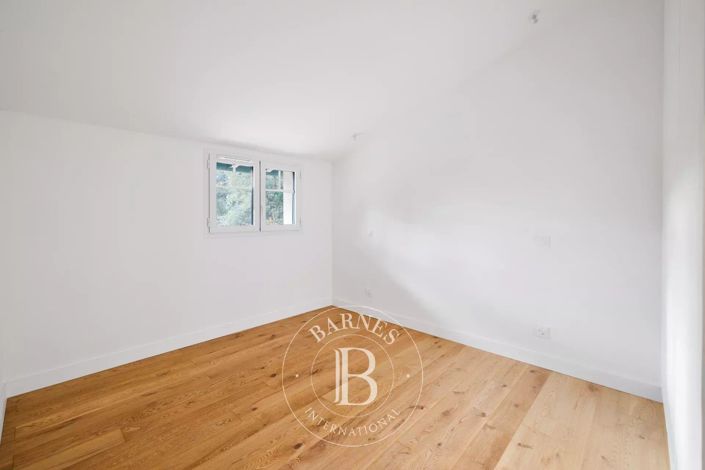 Image No.17-5 Bed House for sale