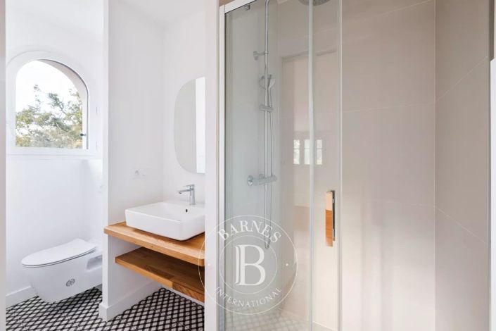 Image No.18-5 Bed House for sale