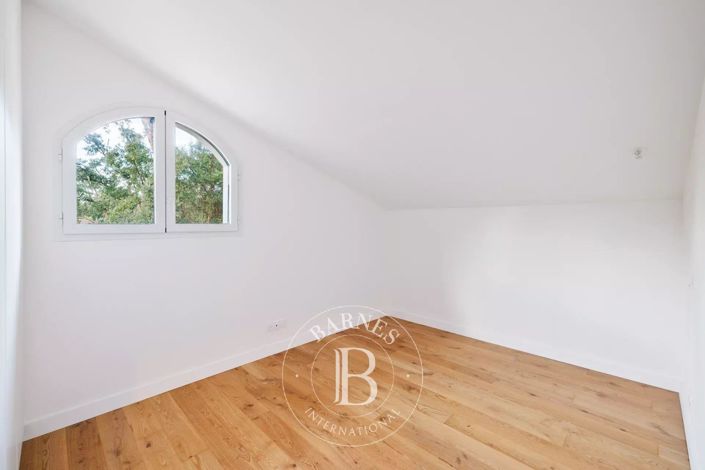 Image No.19-5 Bed House for sale