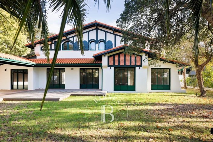 Image No.2-5 Bed House for sale