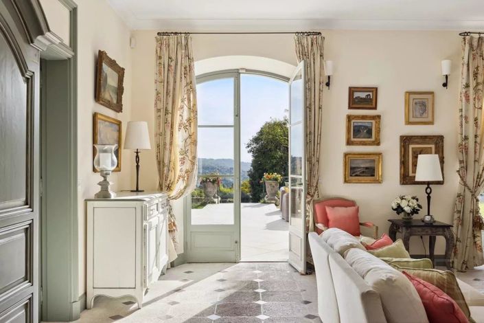 Image No.4-8 Bed House for sale