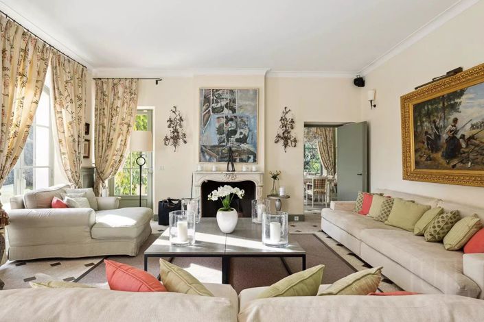 Image No.5-8 Bed House for sale