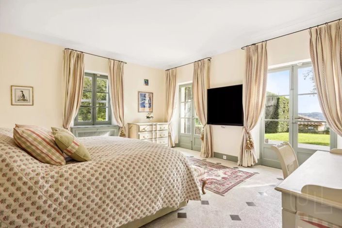 Image No.9-8 Bed House for sale