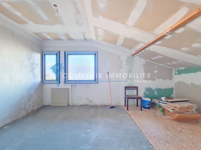 Image No.18-6 Bed House for sale