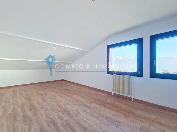 Image No.20-6 Bed House for sale