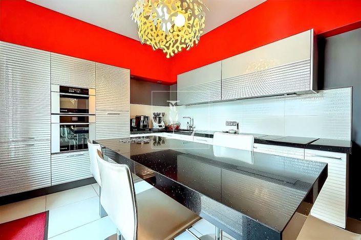 Image No.8-4 Bed House for sale