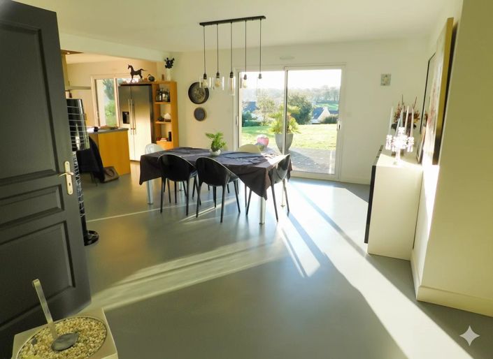 Image No.9-5 Bed House for sale