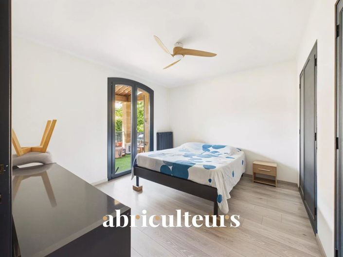 Image No.10-3 Bed Property for sale