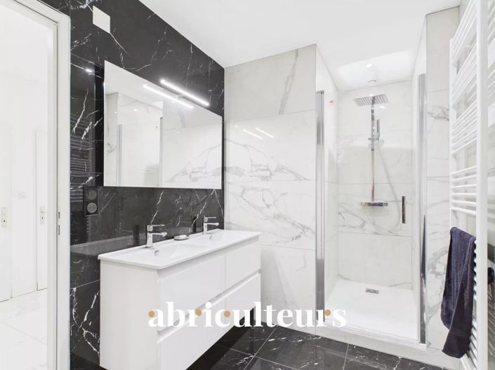 Image No.12-1 Bed Property for sale