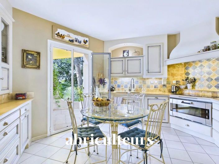 Image No.7-4 Bed House for sale