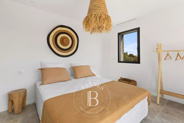 Image No.11-4 Bed House for sale