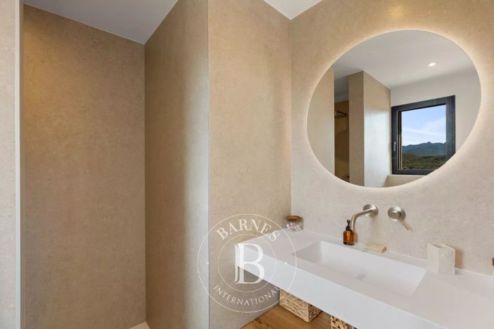 Image No.12-4 Bed House for sale